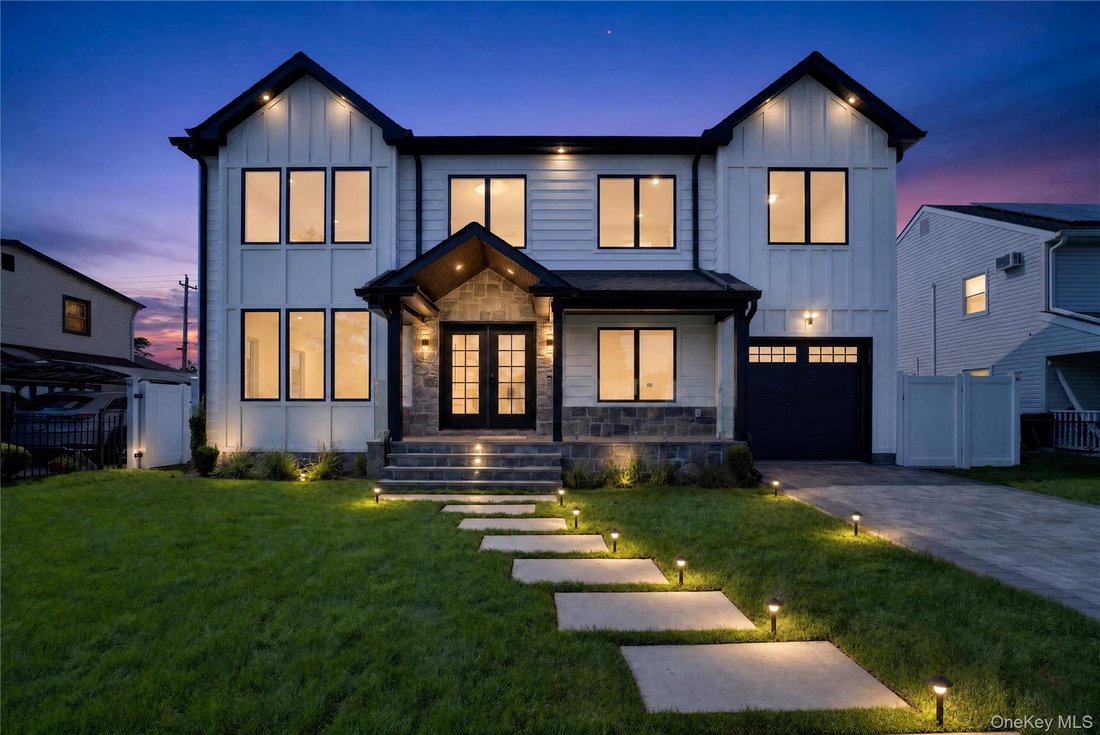House in Levittown, New York, United States 1 - 18538485