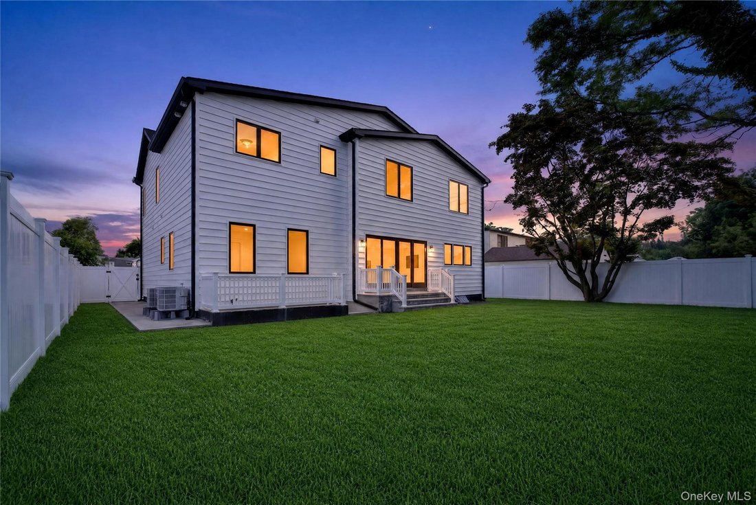 House in Levittown, New York, United States 3 - 18538485