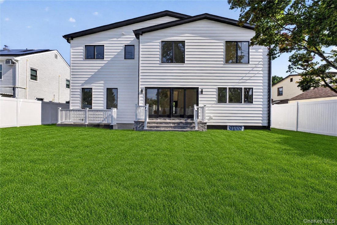 House in Levittown, New York, United States 4 - 18538485