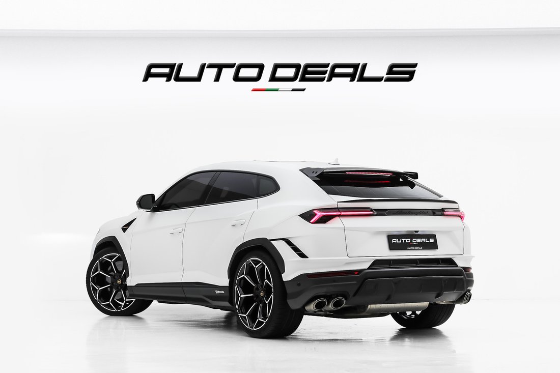 Suv in Dubai, United Arab Emirates 3 - 18538956