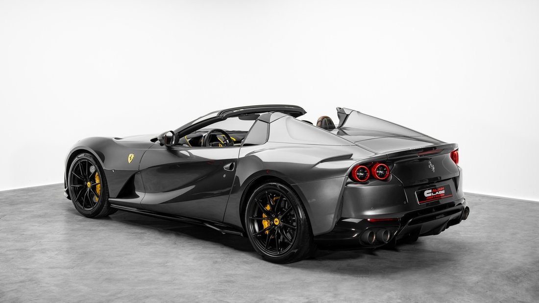 Cabriolet in Dubai, United Arab Emirates 2 - 18538845