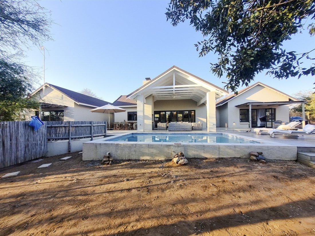 House in Hoedspruit, Limpopo, South Africa 1 - 14882365