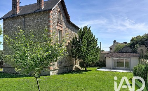 House in Le Parterre, Dourdan, France 1