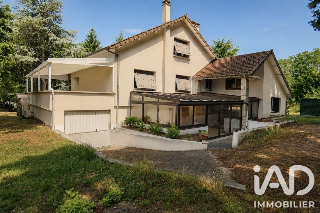 House in Neuville-sur-Oise, Ile-de-France, France 1 - 18429470