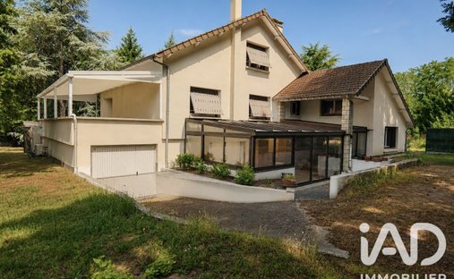 House in Neuville-sur-Oise, Ile-de-France, France 1