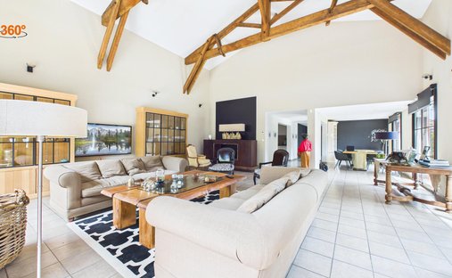 House in Sud, Artigues-pres-Bordeaux, France 1