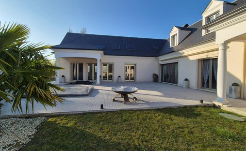 House in Breval, Ile-de-France, France 1