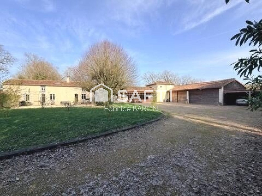 House in Mignaloux-Beauvoir, Nouvelle-Aquitaine, France 2 - 18539078