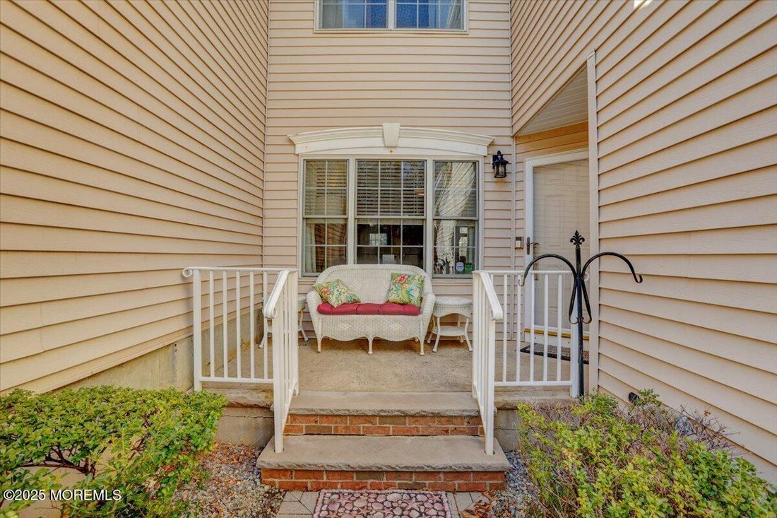 Condo in Manalapan Township, New Jersey, United States 5 - 18538694