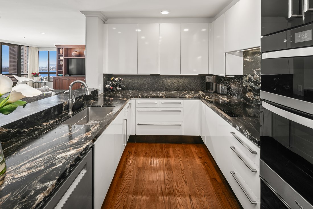 Condo in San Diego, California, United States 4 - 18539038