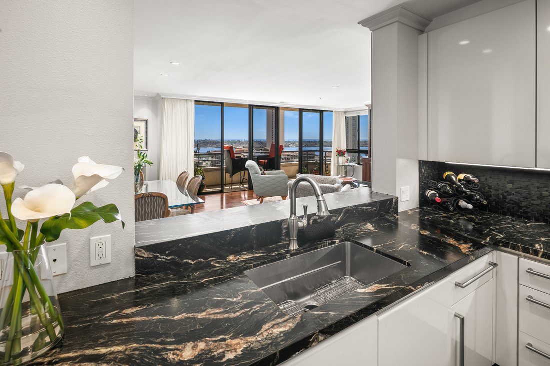 Condo in San Diego, California, United States 5 - 18539038