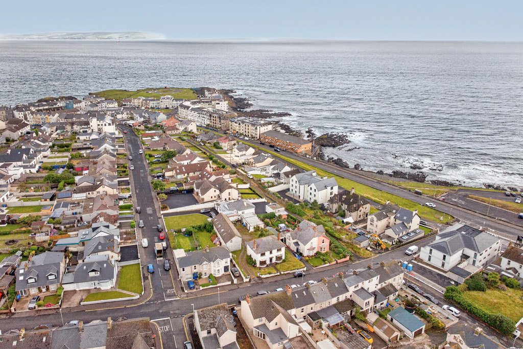 Portstewart, Causeway Coast and Glens District, Northern Ireland 5 - 18539410