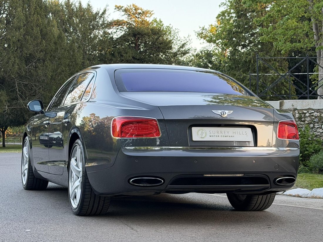 Sedan in Boxhill, United Kingdom 5 - 18539379