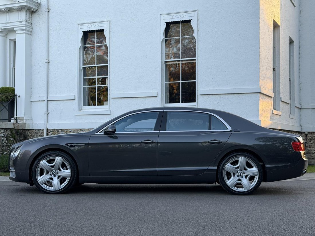 Sedan in Boxhill, United Kingdom 4 - 18539379