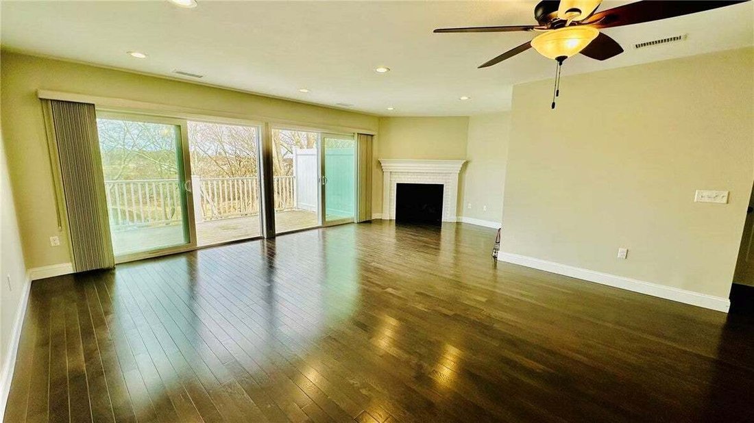 Condo in Warwick, Rhode Island, United States 4 - 17484095