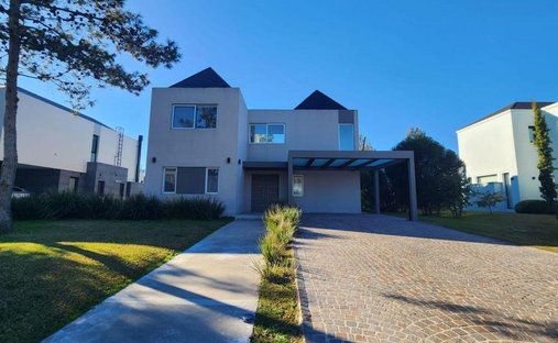 House in Esteban Echeverría, Buenos Aires Province, Argentina 1