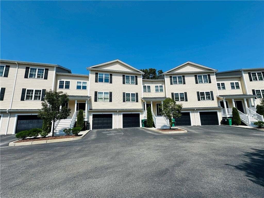 Condo in Warwick, Rhode Island, United States 2 - 17484095