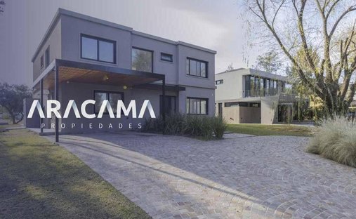 House in Esteban Echeverría, Buenos Aires Province, Argentina 1