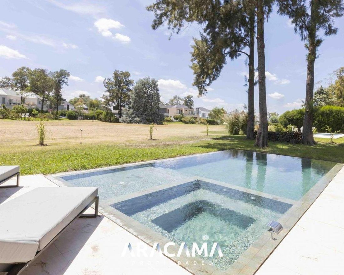 House in Esteban Echeverría, Buenos Aires Province, Argentina 2 - 18539235