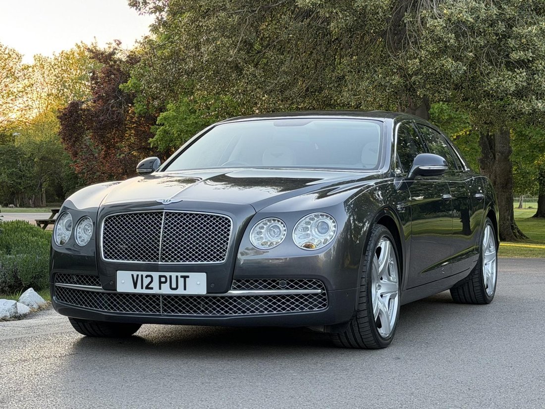 Sedan in Boxhill, United Kingdom 3 - 18539379