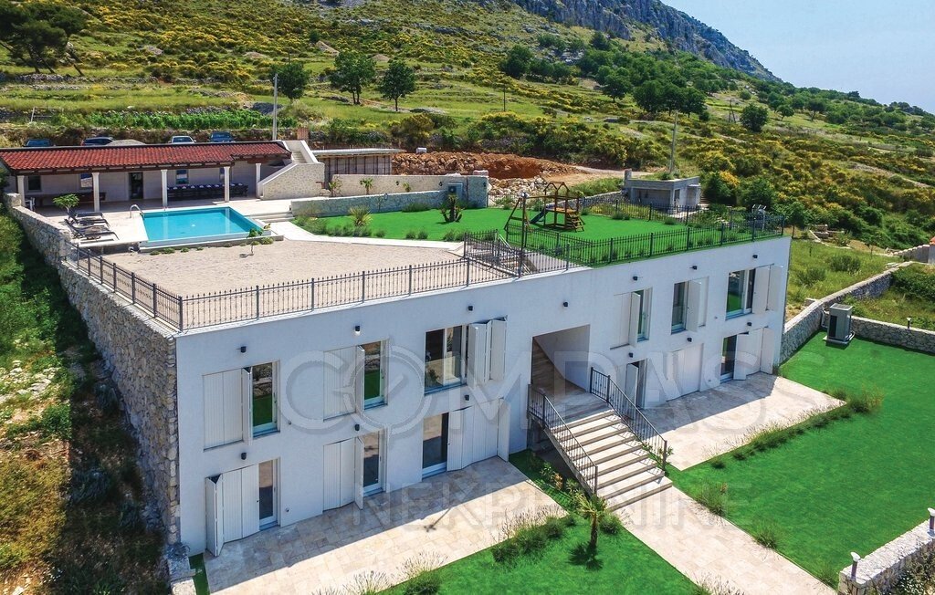 Villa in Gornja Podstrana, Split-Dalmatia County, Croatia 1 - 18539290