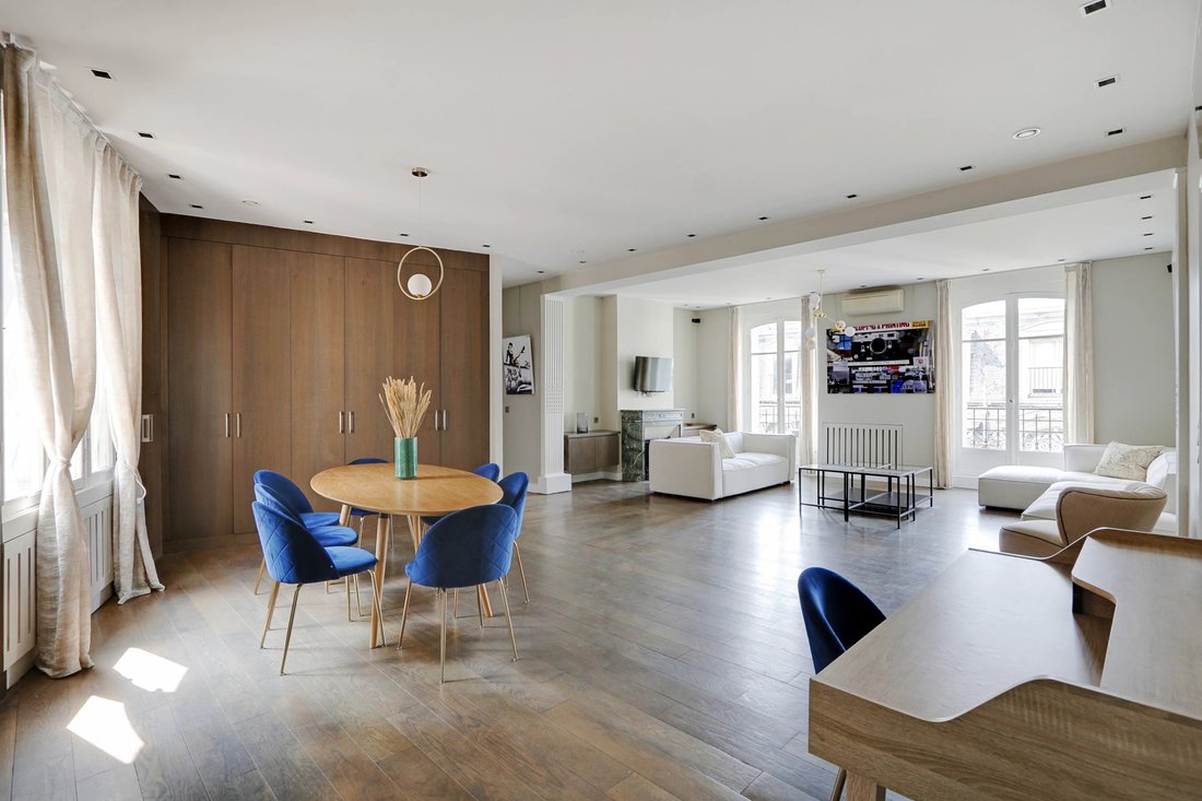 Apartment in Triangle d'Or, Paris 8e Arrondissement, Paris 1 - 18539462