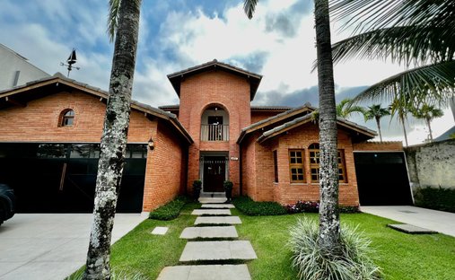 House in Jardim Acapulco, State of São Paulo, Brazil 1