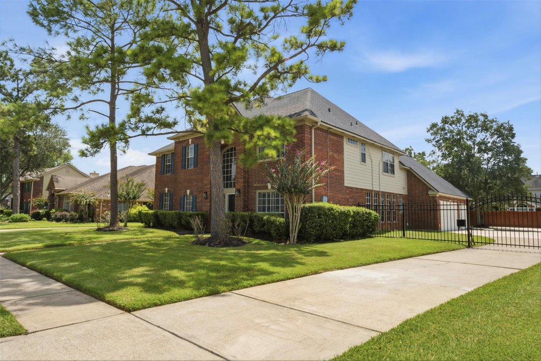 House in Friendswood, Texas, United States 3 - 18543453