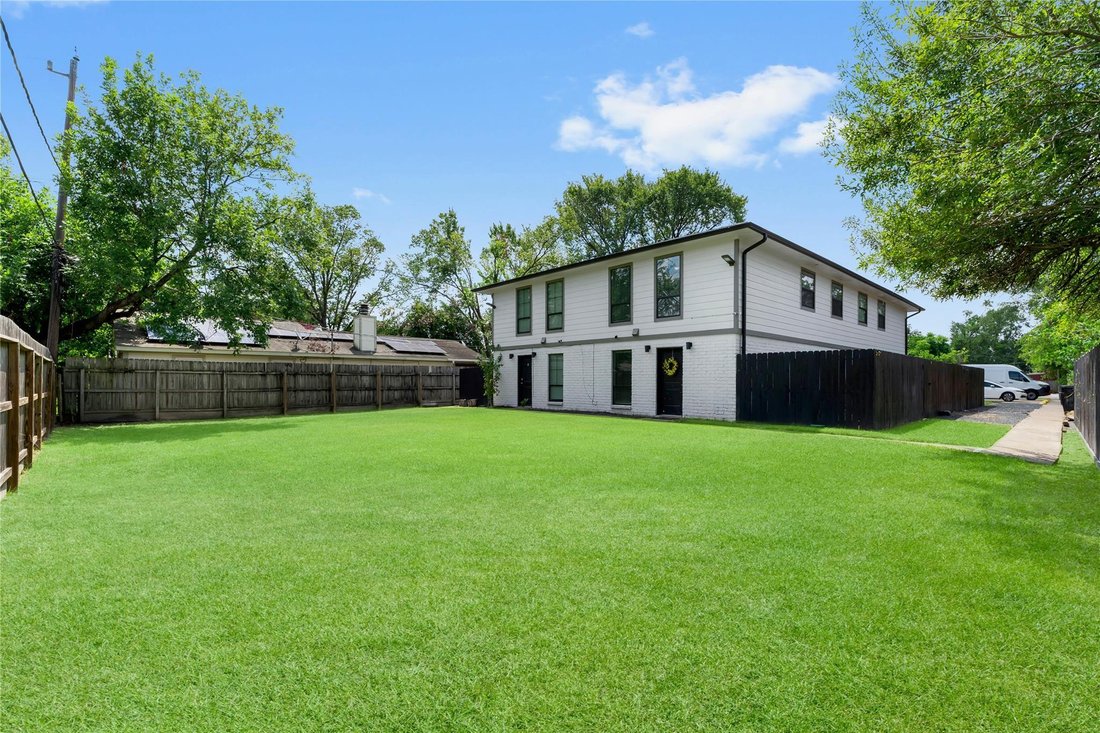 Houston, Texas, United States 4 - 18540335