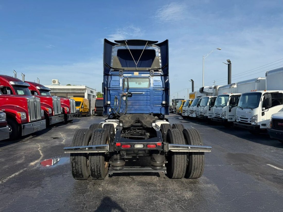2020 Volvo Commercial VNL VNL 300 Day Cab in Miami, FL, United States 5 - 18541362