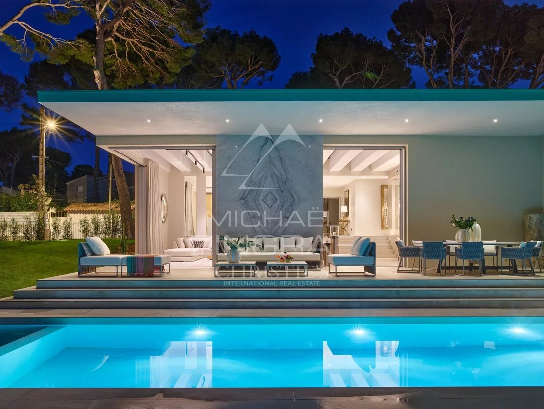 Villa in Antibes, Provence-Alpes-Côte d'Azur, France 2 - 18526654