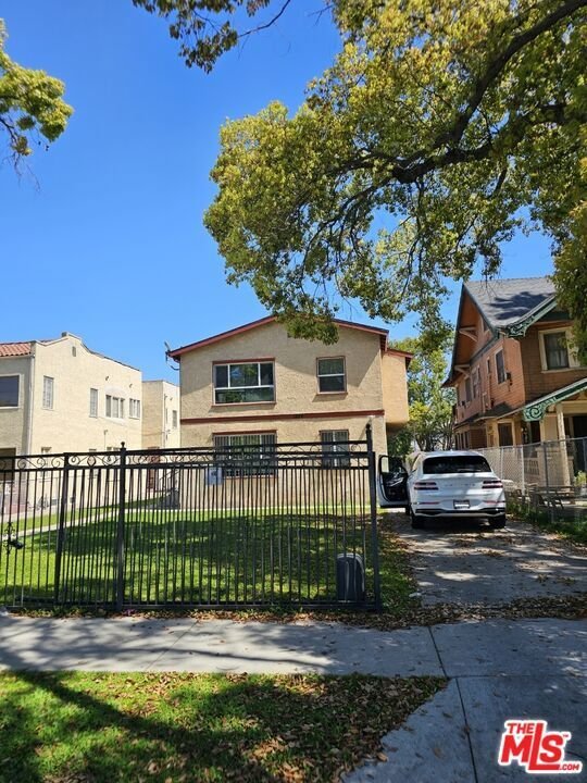 Los Angeles, California, United States 1 - 18542191