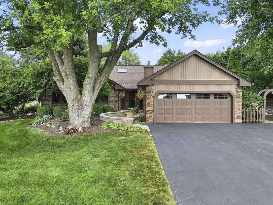 House in Johnsburg, Illinois, United States 2 - 18540436