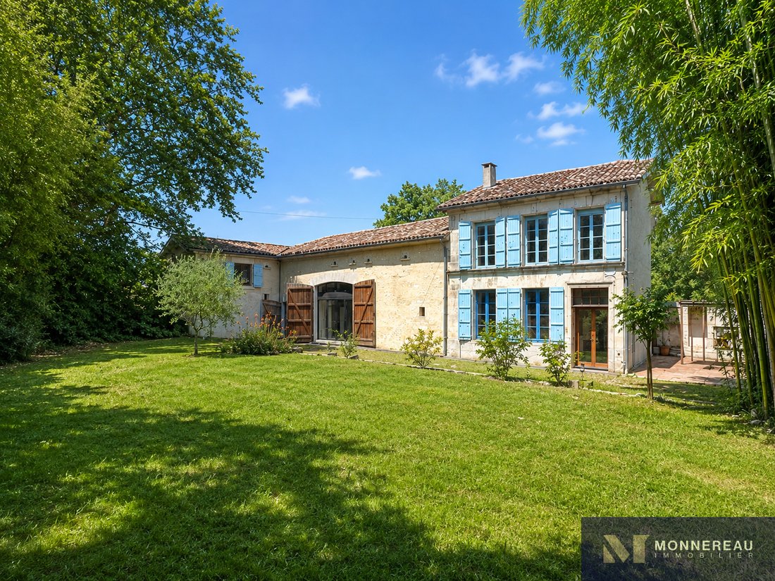 Estate in Nord, Barbezieux-Saint-Hilaire, France 1 - 18539940