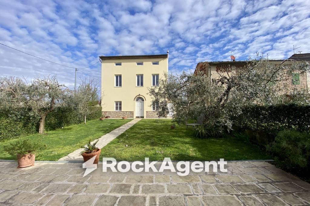 Villa in Center, Capannori, Tuscany 2 - 18544120