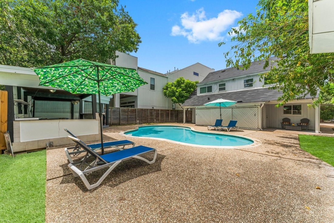 Houston, Texas, United States 3 - 18540352