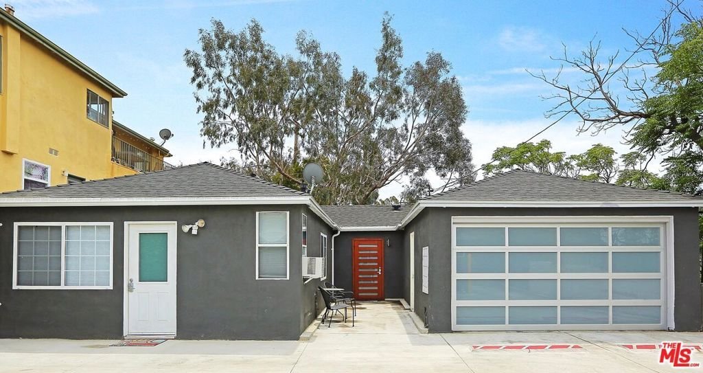 Santa Monica, California, United States 3 - 18542164