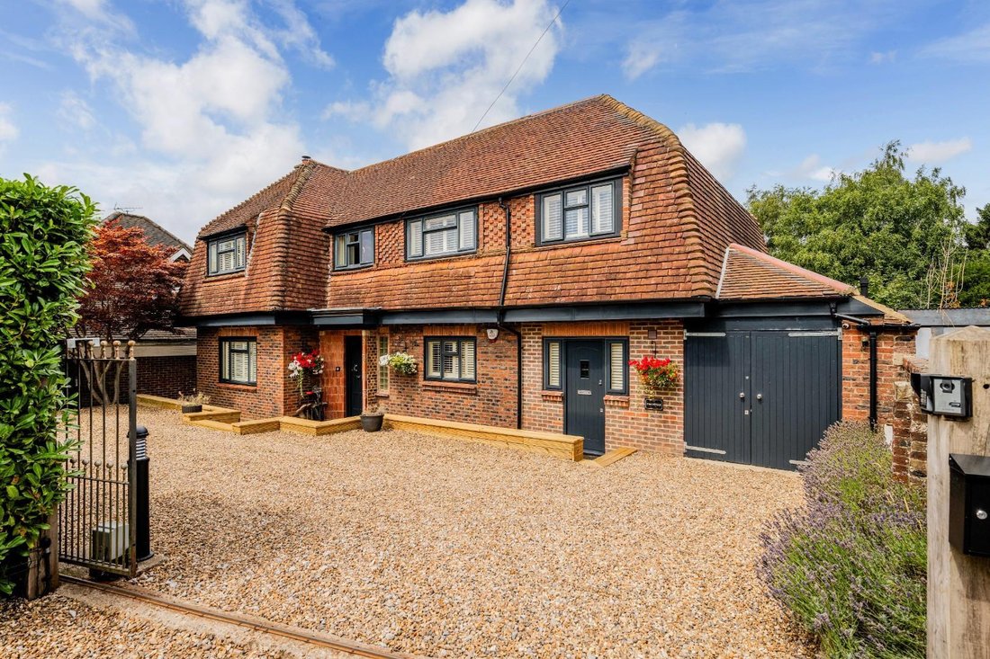 House in Lower Kingswood, Reigate and Banstead, England 1 - 18539579