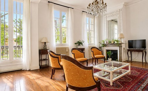 Villa in Hôtel de Ville-Quinconce-Saint Seurin-Fondaudège, Bordeaux, France 1