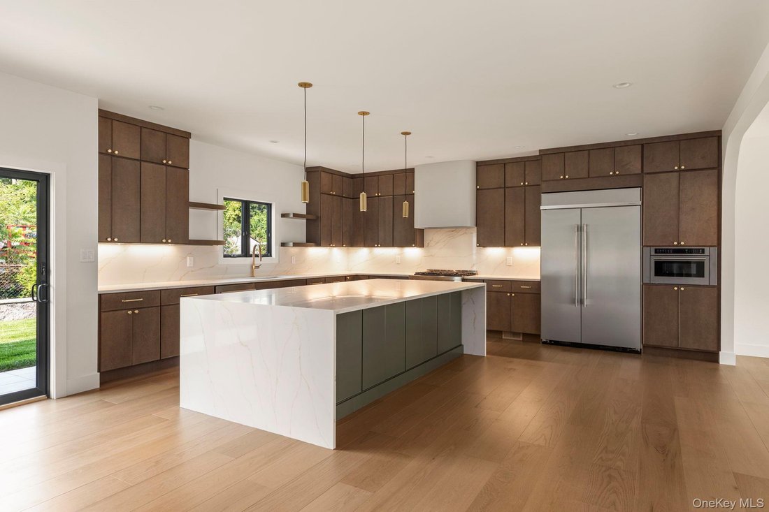 House in East Meadow, New York, United States 2 - 17435529