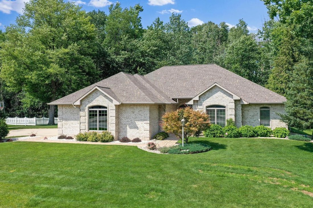 House in Hobart, Wisconsin, United States 1 - 18542156