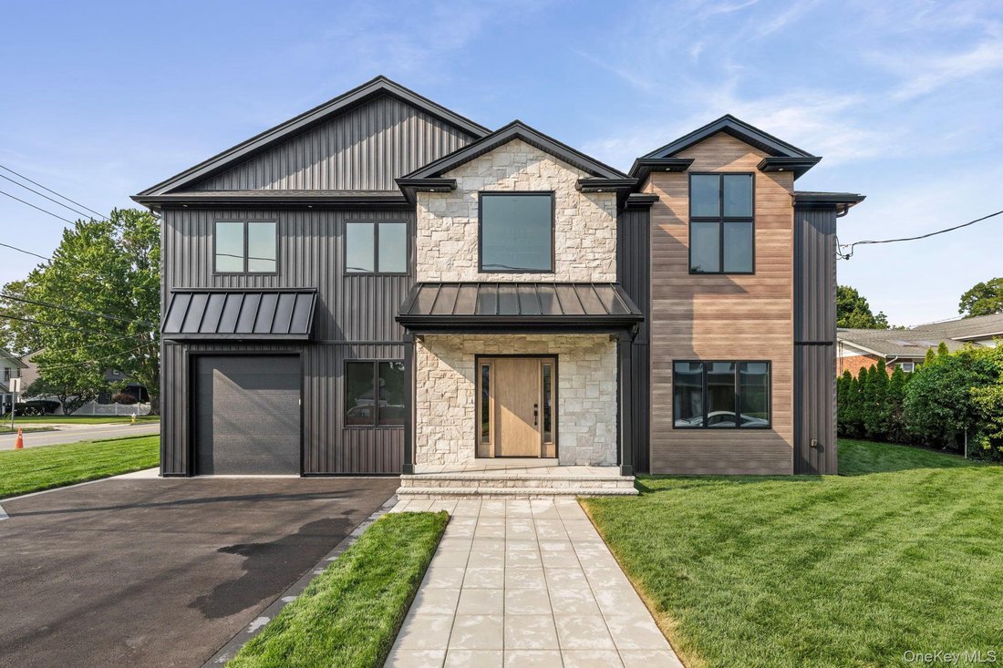 House in East Meadow, New York, United States 1 - 17435529