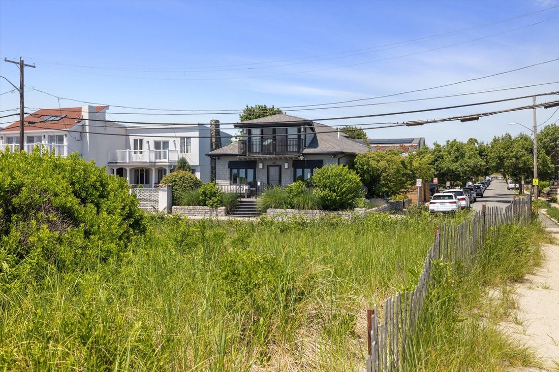 House in Revere, Massachusetts, United States 2 - 18541723