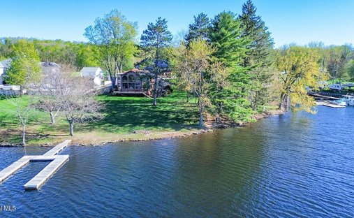 House in Mayfield, New York, United States 1