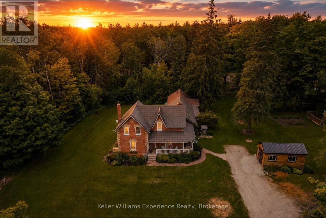 House in Springwater, Ontario, Canada 1 - 18330142