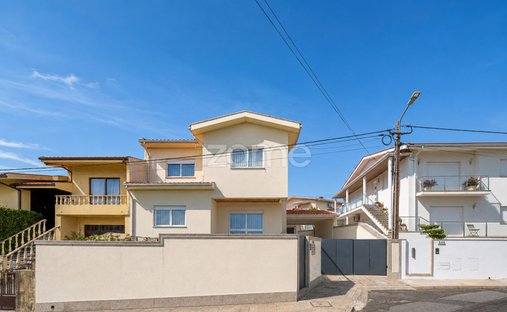 Haus in Santo Tirso, Couto (Santa Cristina e Sao Miguel) e Burgaes, Distrikt Porto, Portugal 1