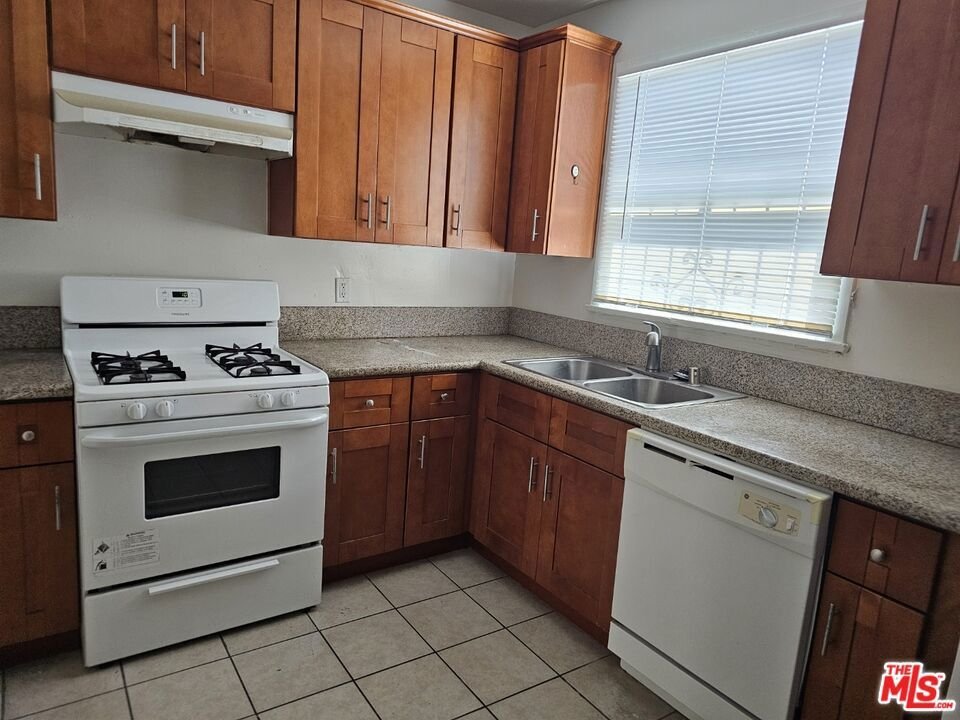 Los Angeles, California, United States 3 - 18542191