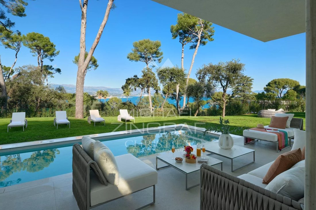 Villa in Antibes, Provence-Alpes-Côte d'Azur, France 1 - 18526654