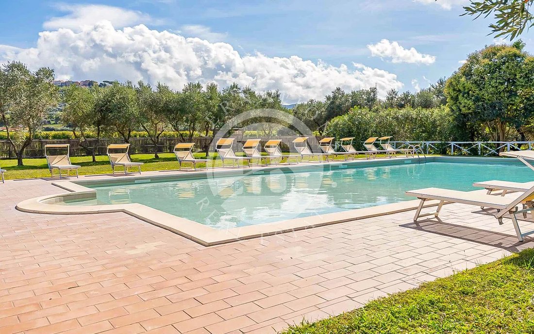 Estate in Castagneto Carducci, Tuscany, Italy 3 - 18541184