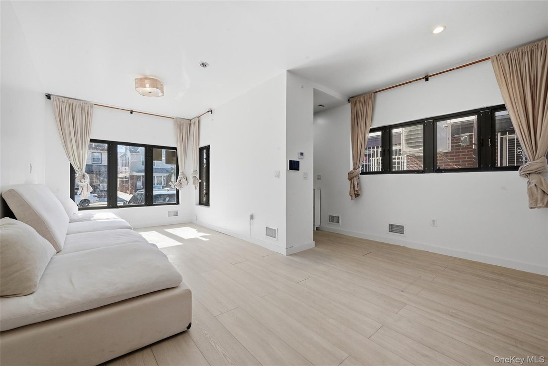 House in New York, New York, United States 2 - 18543606